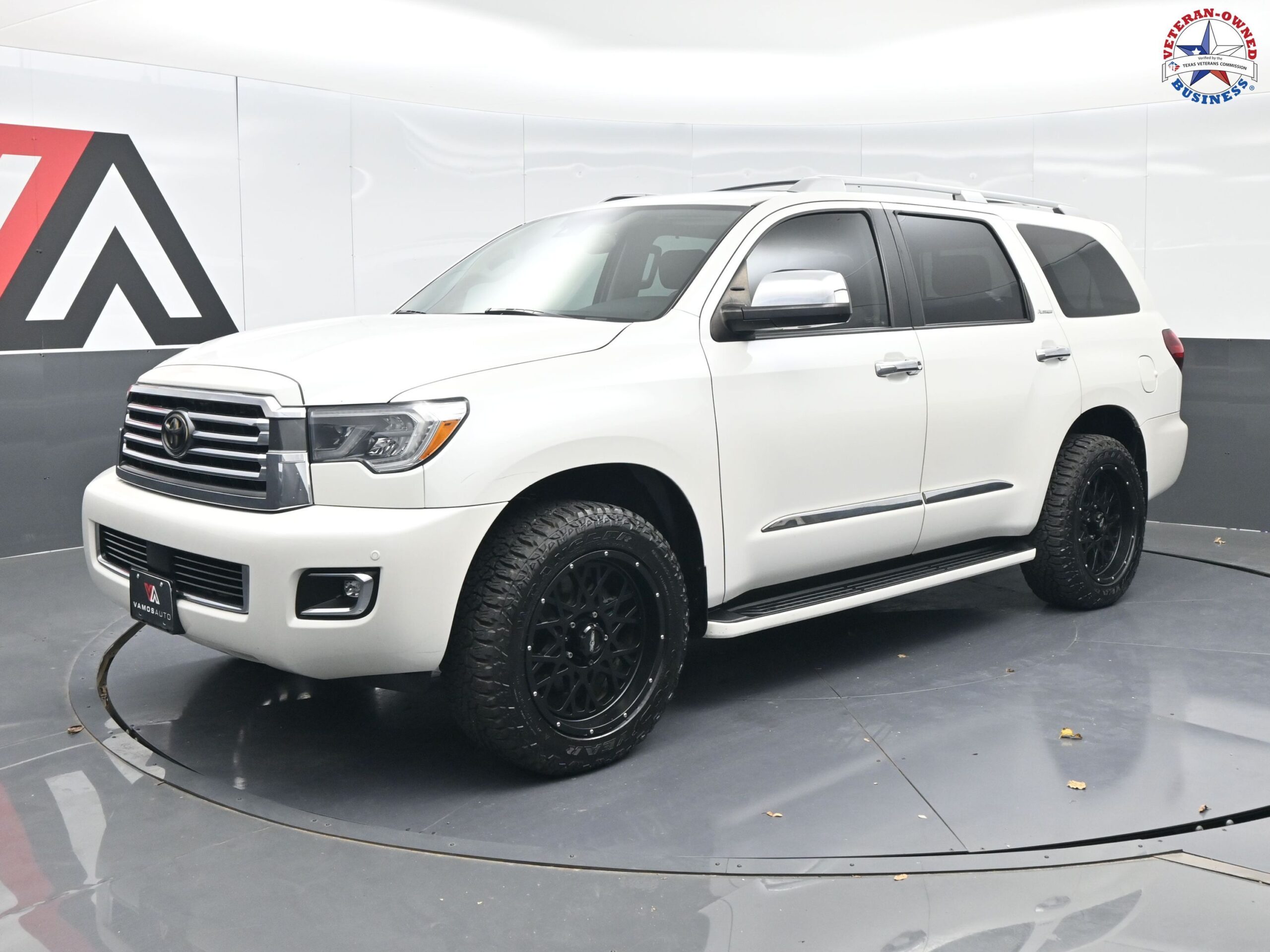 2018 Toyota Sequoia Platinum's photo
