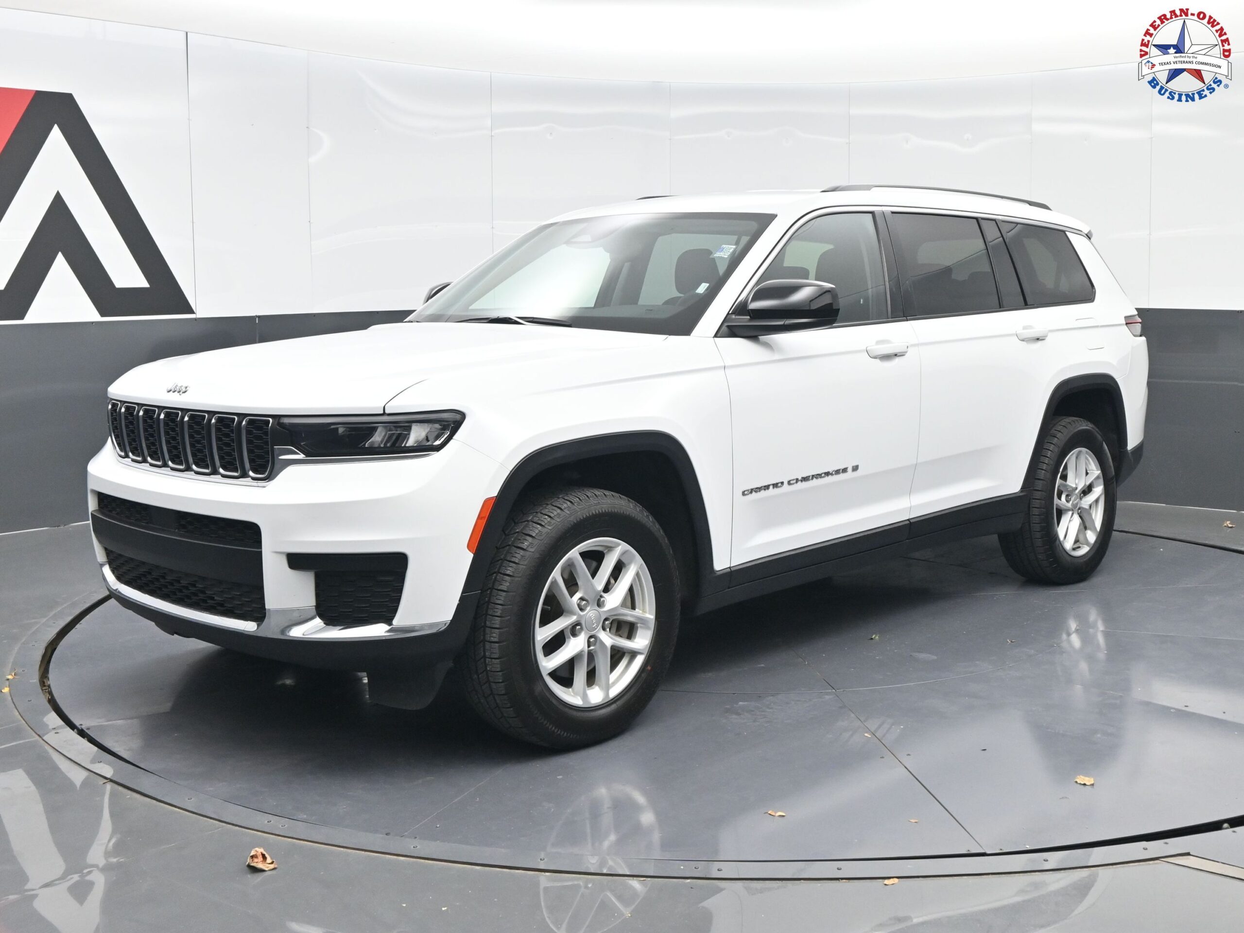 2023 Jeep Grand Cherokee L Laredo's photo