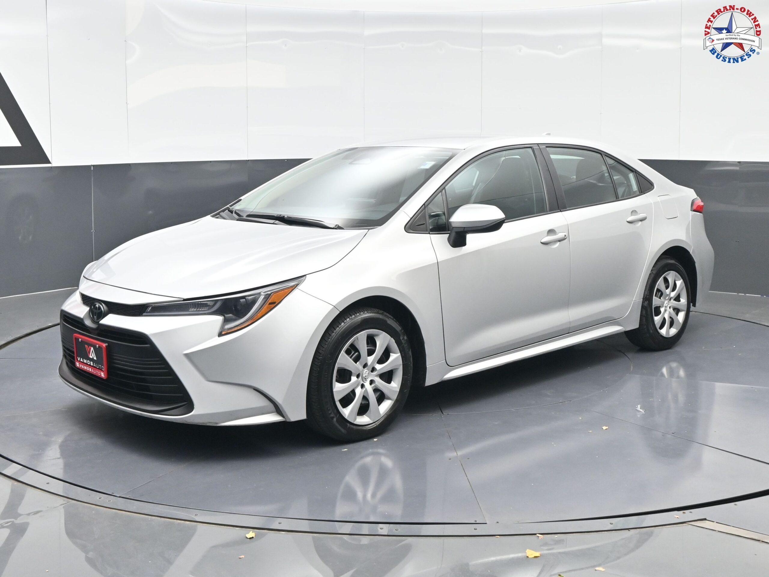 2024 Toyota Corolla LE's photo