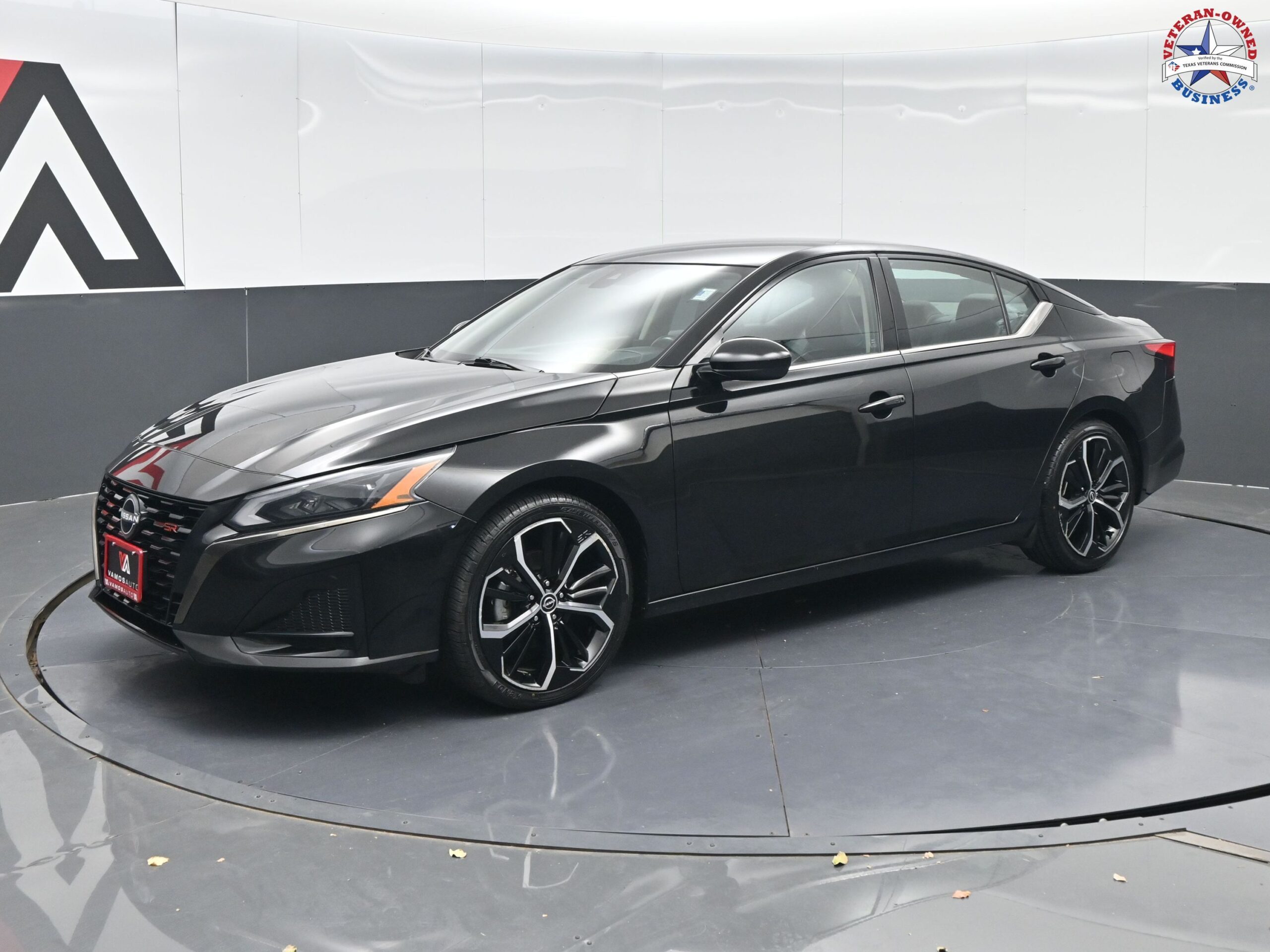 2023 Nissan Altima SR's photo