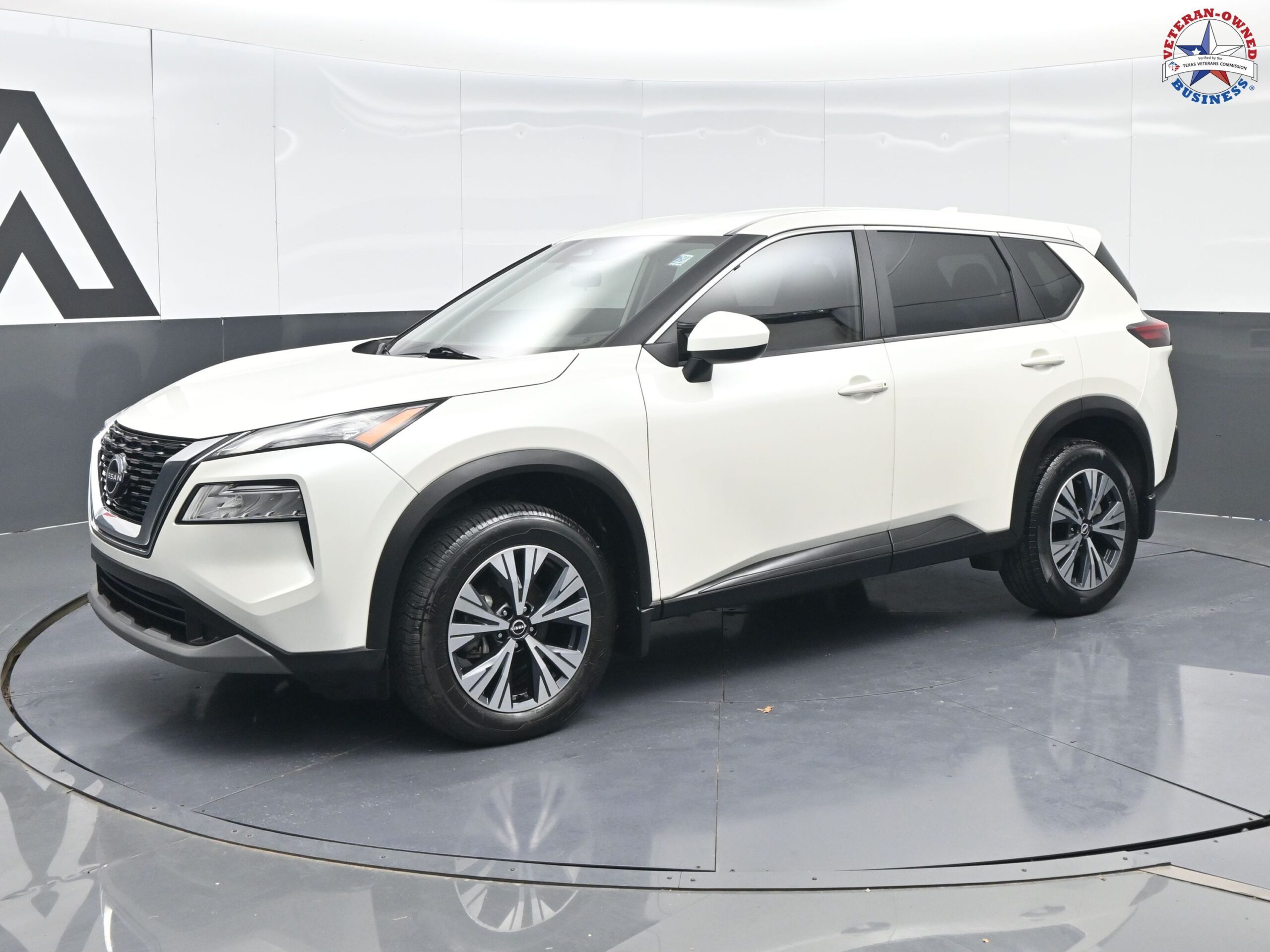 2023 Nissan Rogue SV's photo