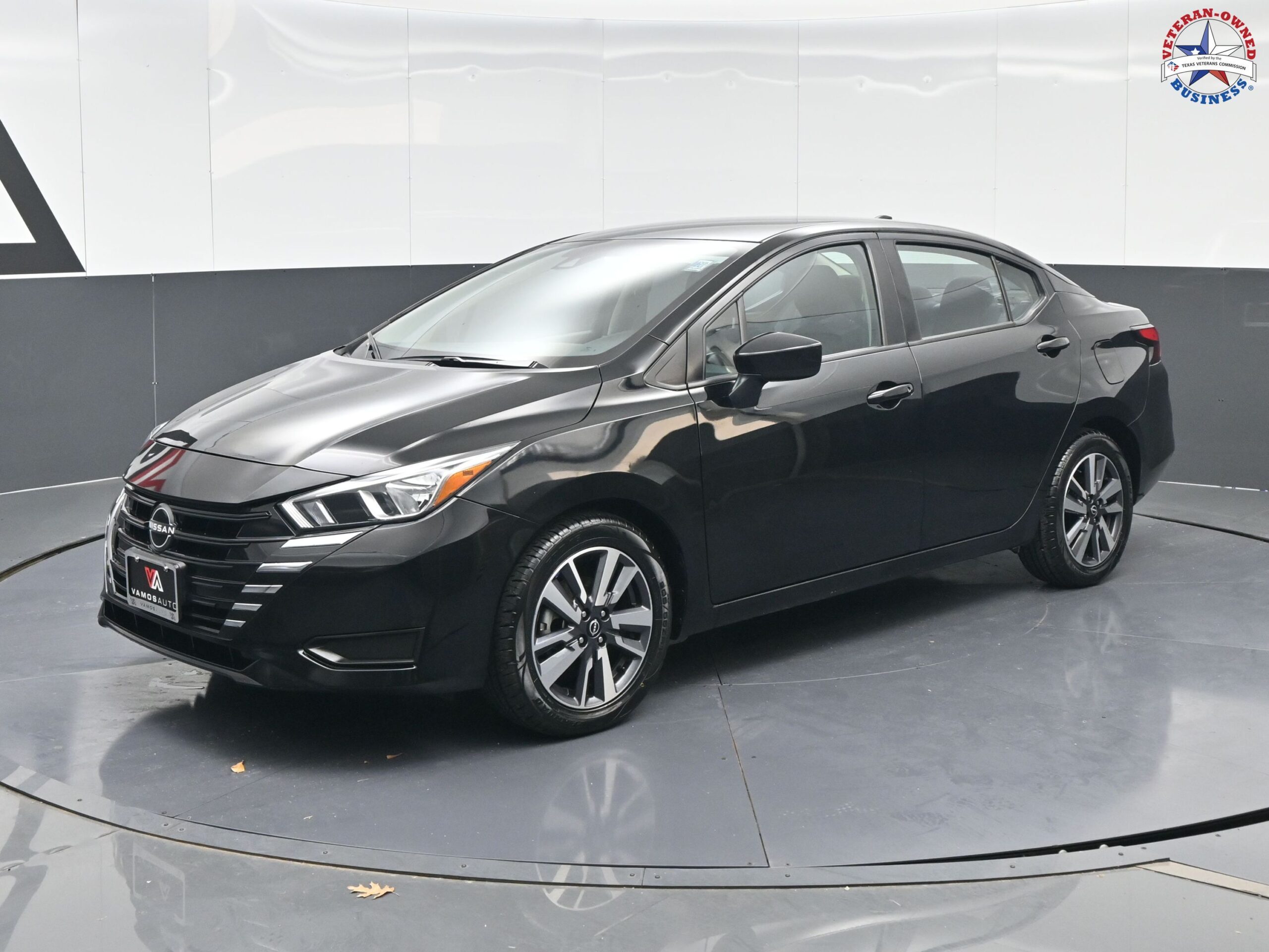 2023 Nissan Versa Sedan SV's photo