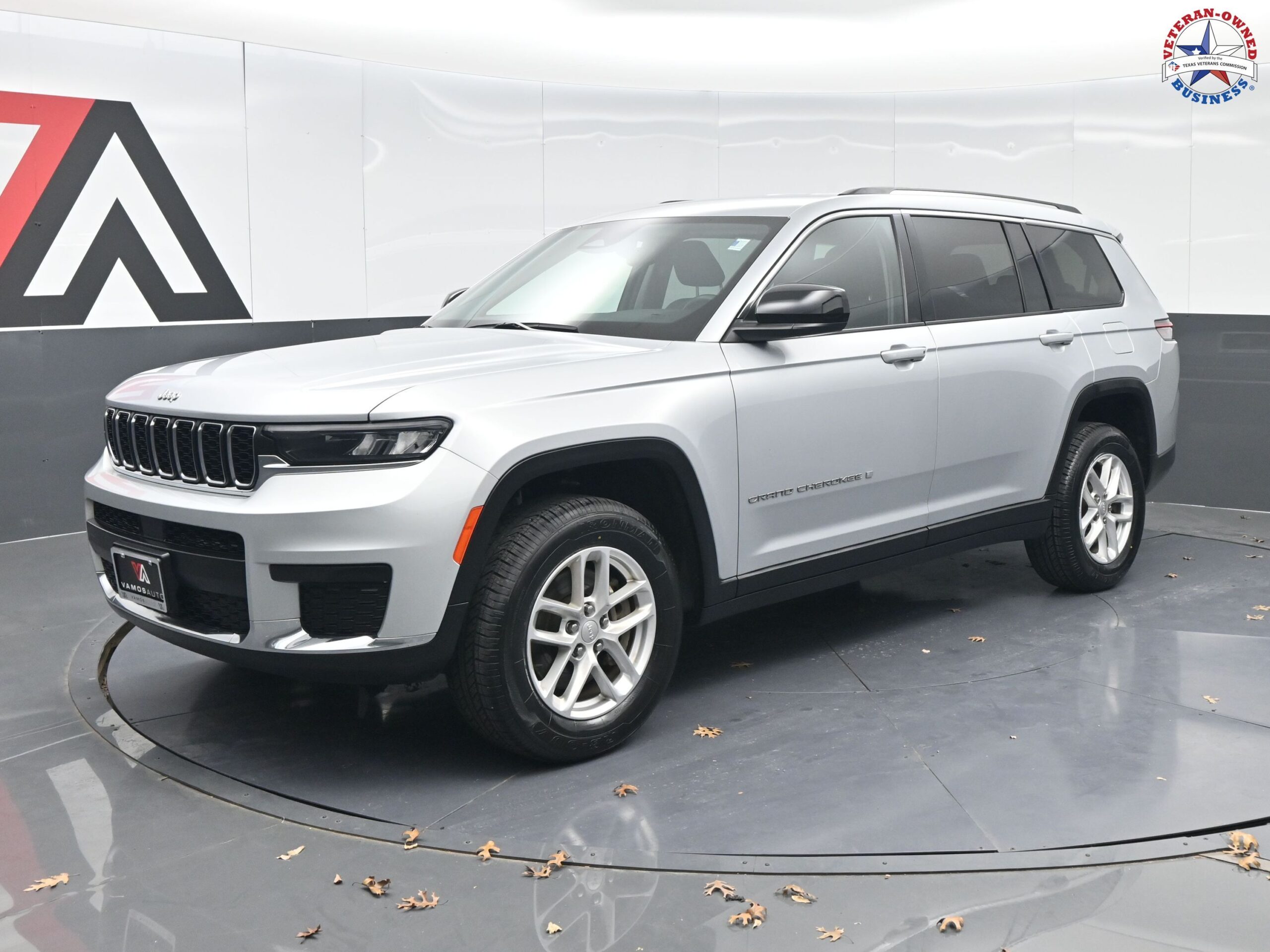 2023 Jeep Grand Cherokee L Laredo's photo