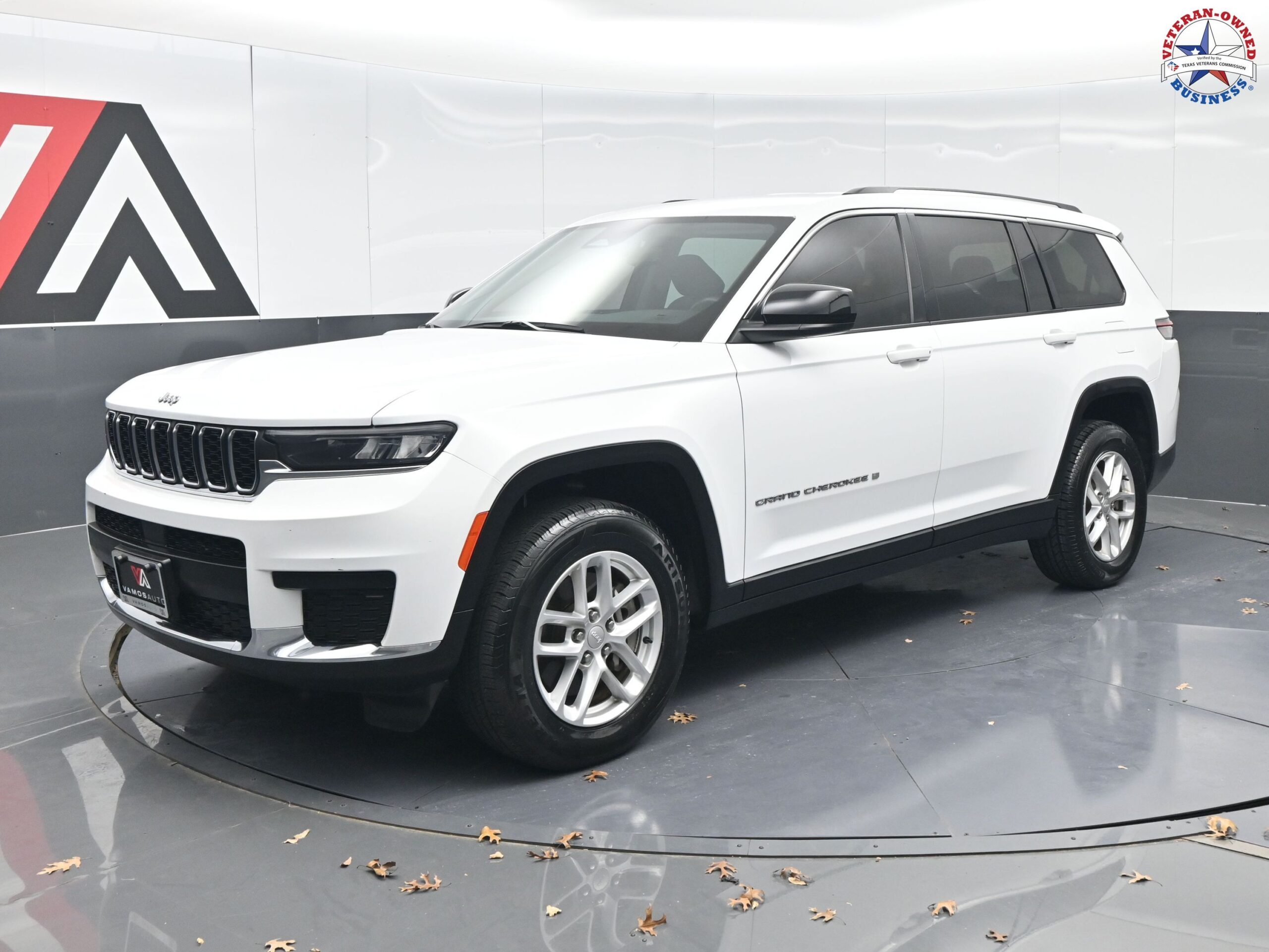 2023 Jeep Grand Cherokee L Laredo's photo