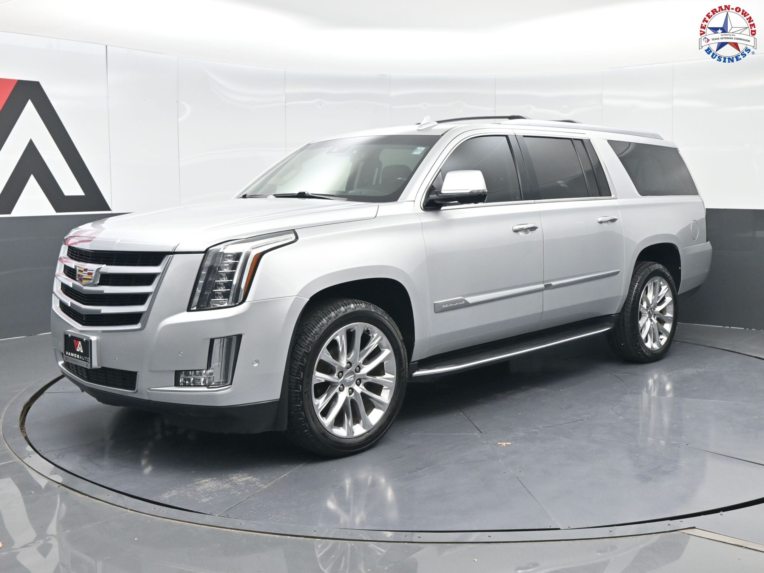 2019 Cadillac Escalade ESV Luxury's photo