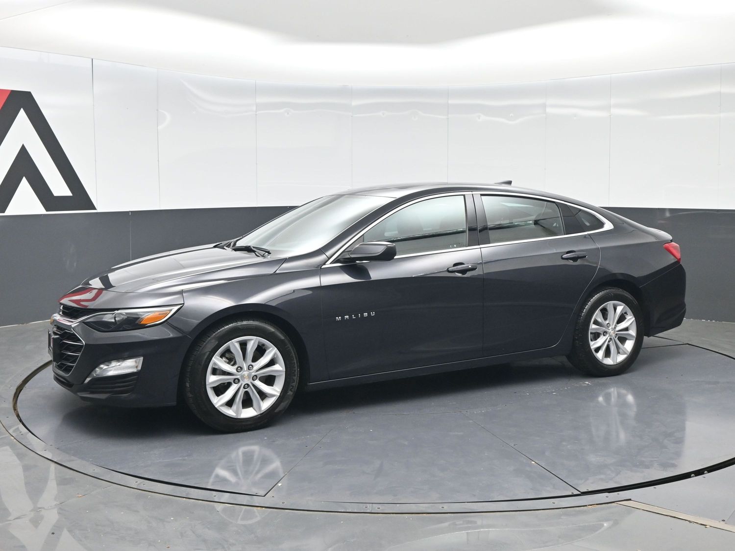 2023 Chevrolet Malibu 1LT - Photo 2