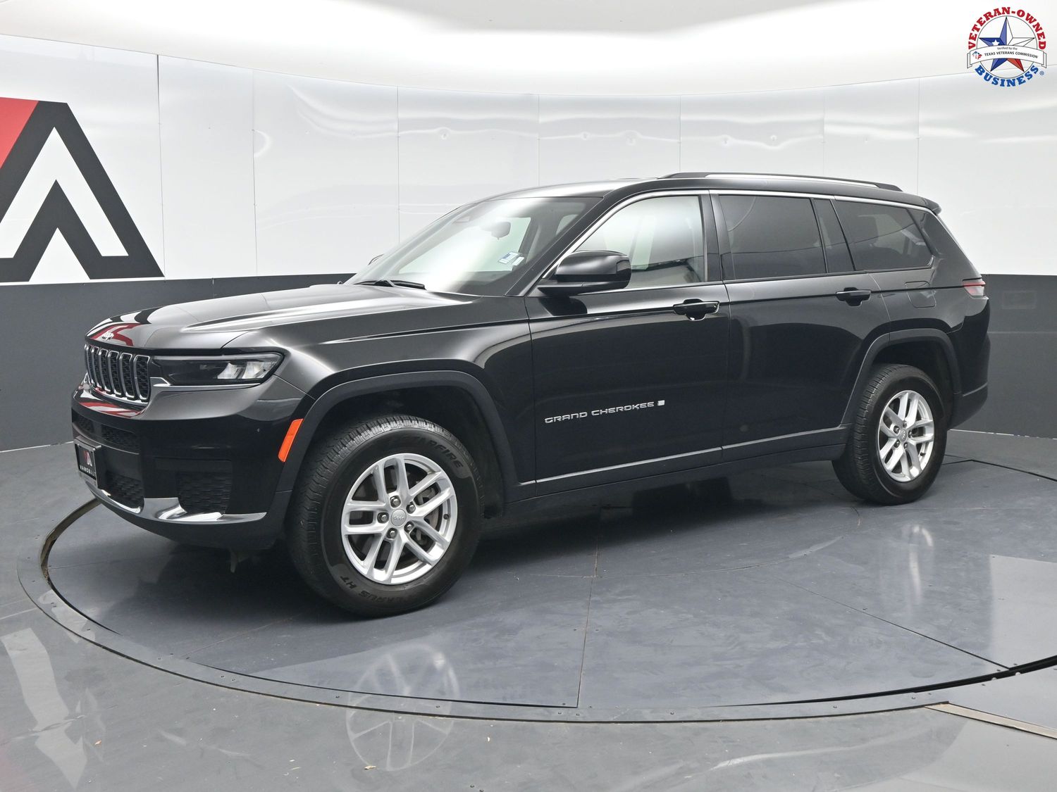 2023 Jeep Grand Cherokee L Laredo 4x4's photo
