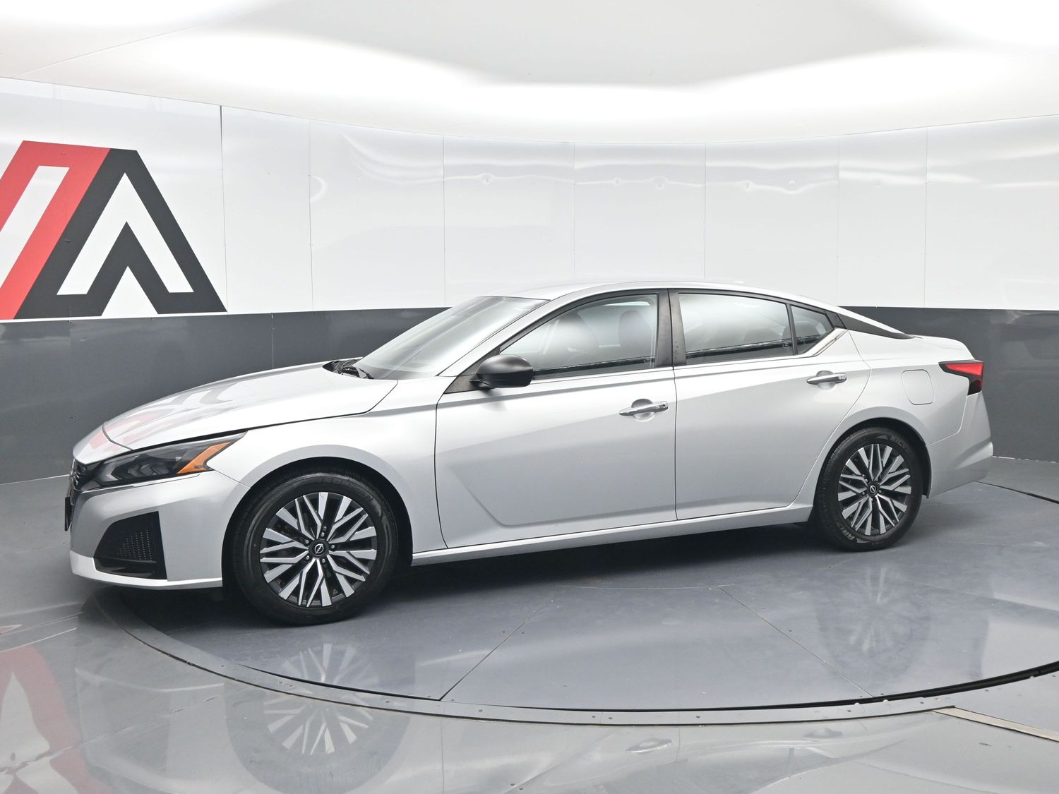 2024 Nissan Altima SV - Photo 2