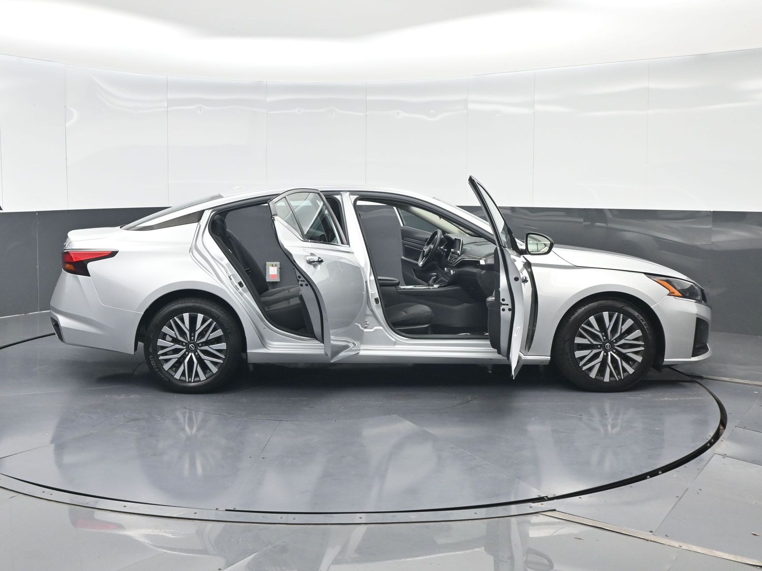 2024 Nissan Altima SV - Photo 32
