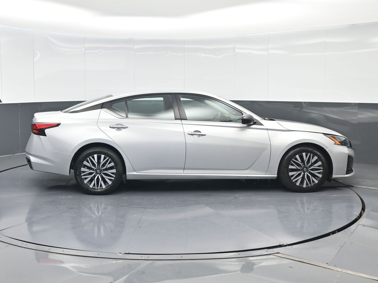 2024 Nissan Altima SV - Photo 7