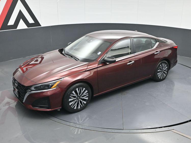 2024 Nissan Altima SV - Photo 13