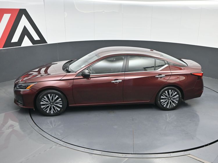 2024 Nissan Altima SV - Photo 14