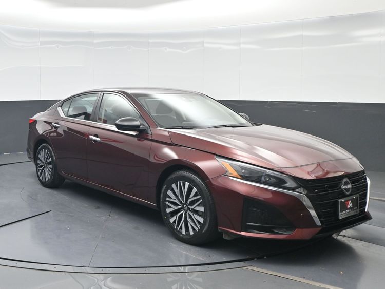 2024 Nissan Altima SV - Photo 9